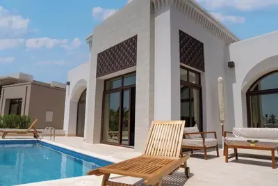 Image de Refined Marina View Retreat