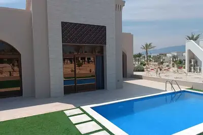 Image de Cozy 2-Bedroom Poolside Haven