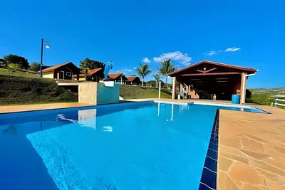Image de Chácara com 4 Chalés, grande piscina e muito verde
