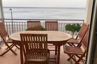 Image de The window to the sea of Alí terme. Beachfront apartment
