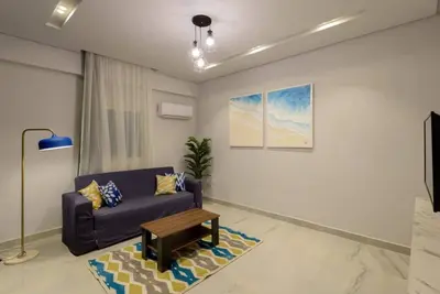Image de Modern 2br Apartment with 2 Bathrooms, Sleeps 5, Near Shopping & Entertainment