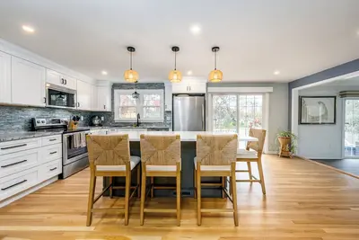 Image de Spacious Ranch on Swan Pond