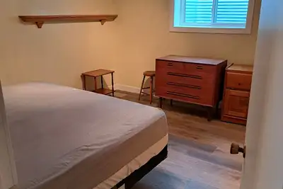 Image de Bedroom for rent, short or long term. Close to Gull Lake and Lacombe.