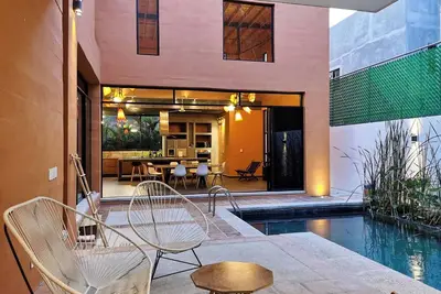 Beautiful private Villa with Viva Pool, outdoor spaces. Ac and WiFi.