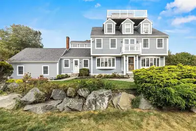 5-Star Host! 6-bedroom family home, walkable to beaches & Nubble Lighthouse!