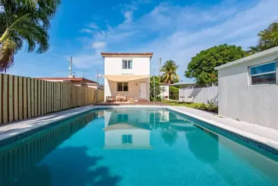 Image de 6br Villa w/ Pool, King Beds & Top Amenities!