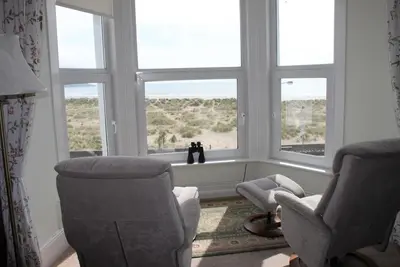 Image de Spacious 4-bedroom seafront apartment in Barmouth with panoramic views