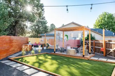 Image de Newly Renovated Modern House. Great for Families!