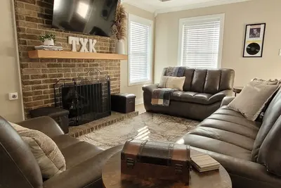 Image de The Texarkana Baby - Urban Living in Historic Neighborhood + 2-Car Garage