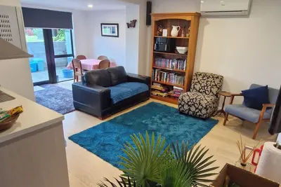 Image de Modern Oakura 2 Bedroom Apartment 2 mins walk to beach 5 mins walk to village