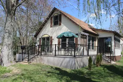 Image de Charming lake front 3-bedroom cottage in Coldwater, Michigan