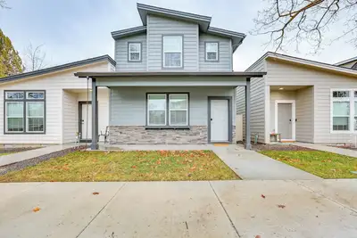 Image de 3 Mi to Boise River Greenbelt: Home w/ Fenced Yard