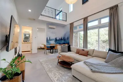 Image de Near Lake Travis & Marina: Modern Austin Getaway!