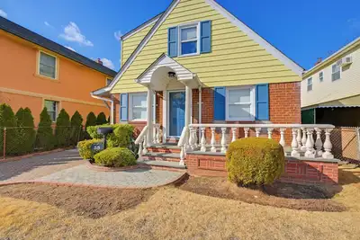 Image de 21 Mi to Nyc: Cozy Apt w/ Deck, Yard & Grill!