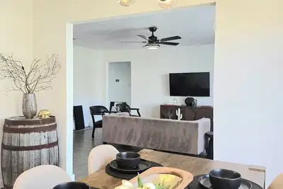 Image de The Lone Tree Retreat