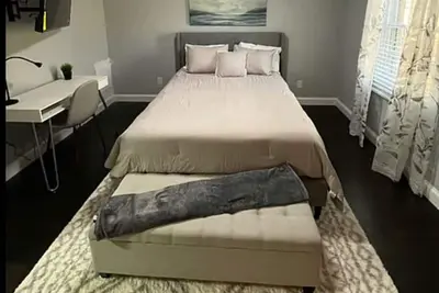 Image de Modern 2 Bedroom Condo in Quaint Neighborhood