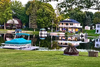 Image de 3-bedroom Lakehouse in tranquil Gladwin with Ac, WiFi. Enjoy a peaceful getaway