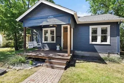 Image de New Style & Comfort - 2 miles to downtown, 5 blocks to cute cafes, bars