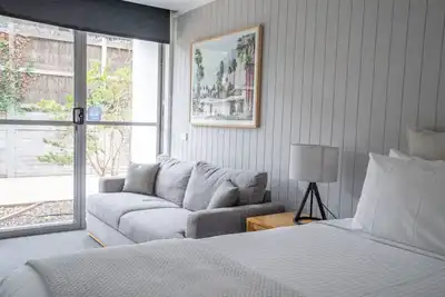 Image de Beach beauty: Lorne studio close to town