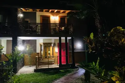 Image de Villa Emmy Retreat: Relax with a Jacuzzi, Grill & Stunning Mountain Views