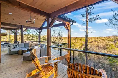 Image de Luxury cabin with hot tub, epic views & space for 12—escape to The Stag’s Leap!
