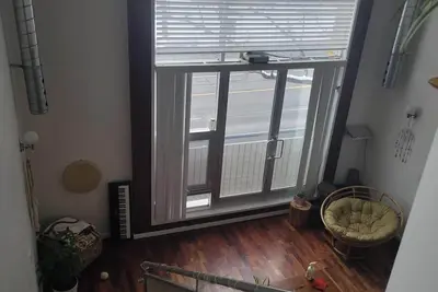 Image de Beautiful loft right by the subway