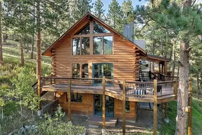 Image de Evergreen Escape: Log Home w\/Mountain Views Near Lake