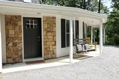 Image de 8Days a Week by Buffalo Mountain Getaway