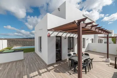 Image de Villa de vacances 'Luxury Lanzarote' avec vue sur la mer, piscine privée et Wi-Fi