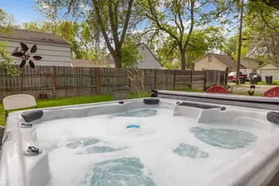 Image de Bo’s 3br Retreat • Hot Tub • Sauna • Den Suite