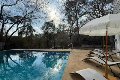 Image de Creekside Escape – Spacious 5br with Pool & Bbq
