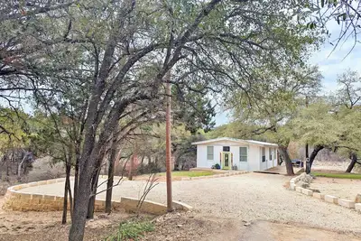 Image de Hill Country Pearl-A Charming Lake Cottage Created for Reconnection