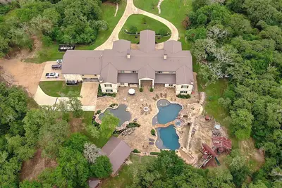 Image de The Oasis on 358, Luxury Safari Estate, 8br, Sleeps 20, Resort-Style Pools