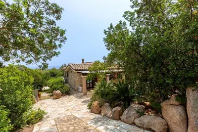 Image de Capo Blu House With Sea View is a complex of two holiday homes located in Capo Blu on the South Coast of Sardinia. Their privileged position allows us to have a wonderful sea view. The property is a 5-minute drive from the most beautiful beaches in