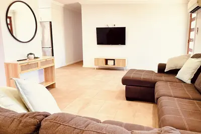 Image de 3 bedroom house close to town centre and shops