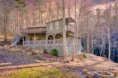 Image de Incredible Smoky Mtn Lodge w/ Hot Tub Trails & Creek
