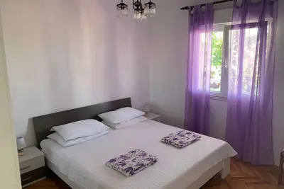 Image de Appartement de deux chambres avec la terrasse Rogoznica (A-23796-a)