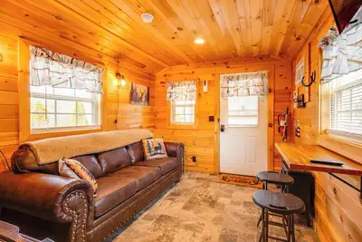 Image de Patio, Fire Pit & Grill: Central Sevierville Cabin