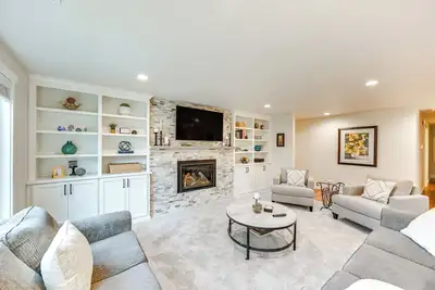 Image de 2 Mi to State Fair: Puyallup Home w/ Private Yard!