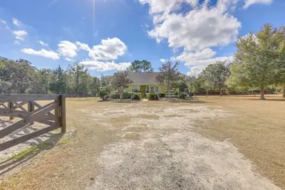 Image de Nature Coast Farmhouse w/ Screened-In Porch!
