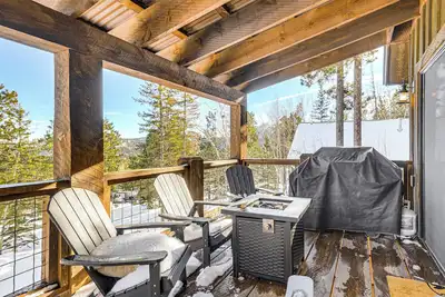 Image de 5 Mi to Terry Peak: Spacious Lead Cabin w/ Hot Tub