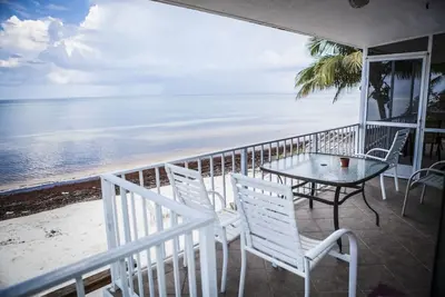 Image de Beautiful Beach House directly On the beach