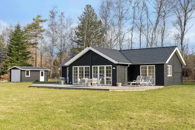 Image de Modern holiday home with large garden near beach