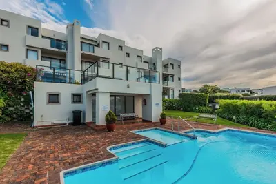 Delightful two-bedroom apartment with a pool in the heart of Plettenberg Bay