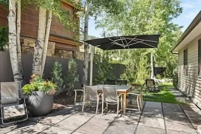 Image de Spacious 6 Bedroom Aspen Core Home, Hot Tub, Gym!