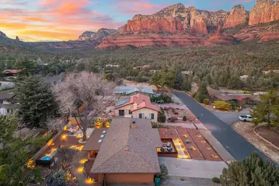 Image de Uptown Red Rock Retreat | Hot Tub & Patio Views