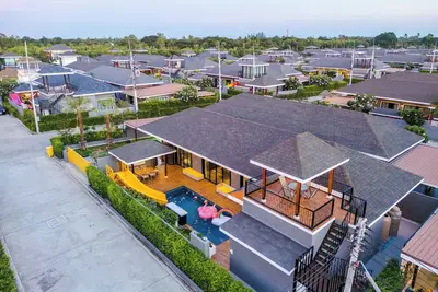 Image de Villa avec piscine et table de billard à Hua Hin, 3 chambres et 3 salles de bains, près de la plage de Cha-Am