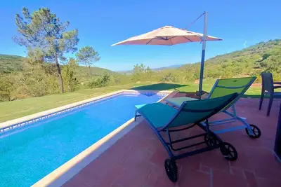 Image de Casa Alfarobeira, villa with splendid views and private pool for 4p+baby