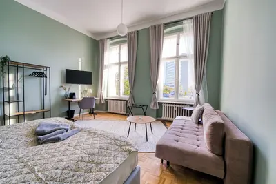 Image de Spacious 2-Bedroom Apartment in West Berlin, Sleeps 6, Family & Group Friendly