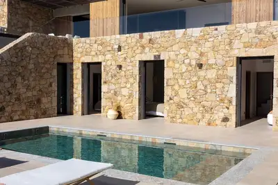 Villa Terra Cotta de 4 chambres avec piscine et vue mer